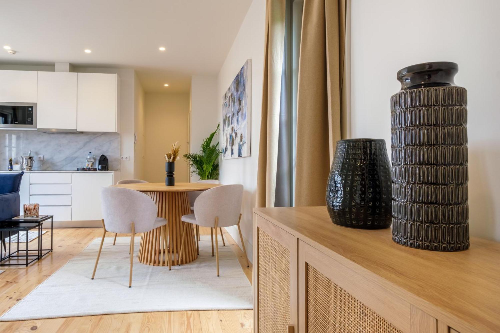 Art Deco 42 Luxury 2br Downtown Metro Ac